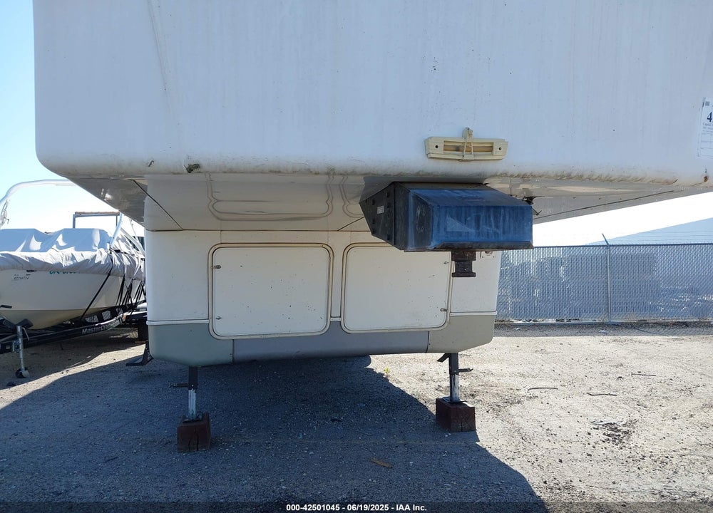 2002 HOLIDAY RAMBLER VACATIONER VIN: 1KB311M282E132740