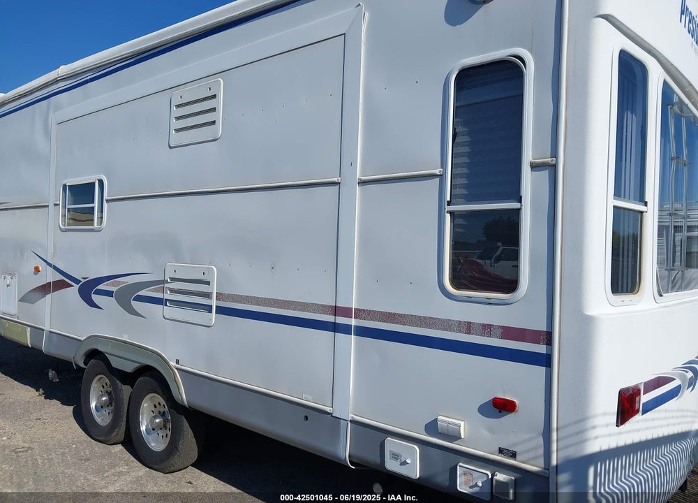 2002 HOLIDAY RAMBLER VACATIONER VIN: 1KB311M282E132740