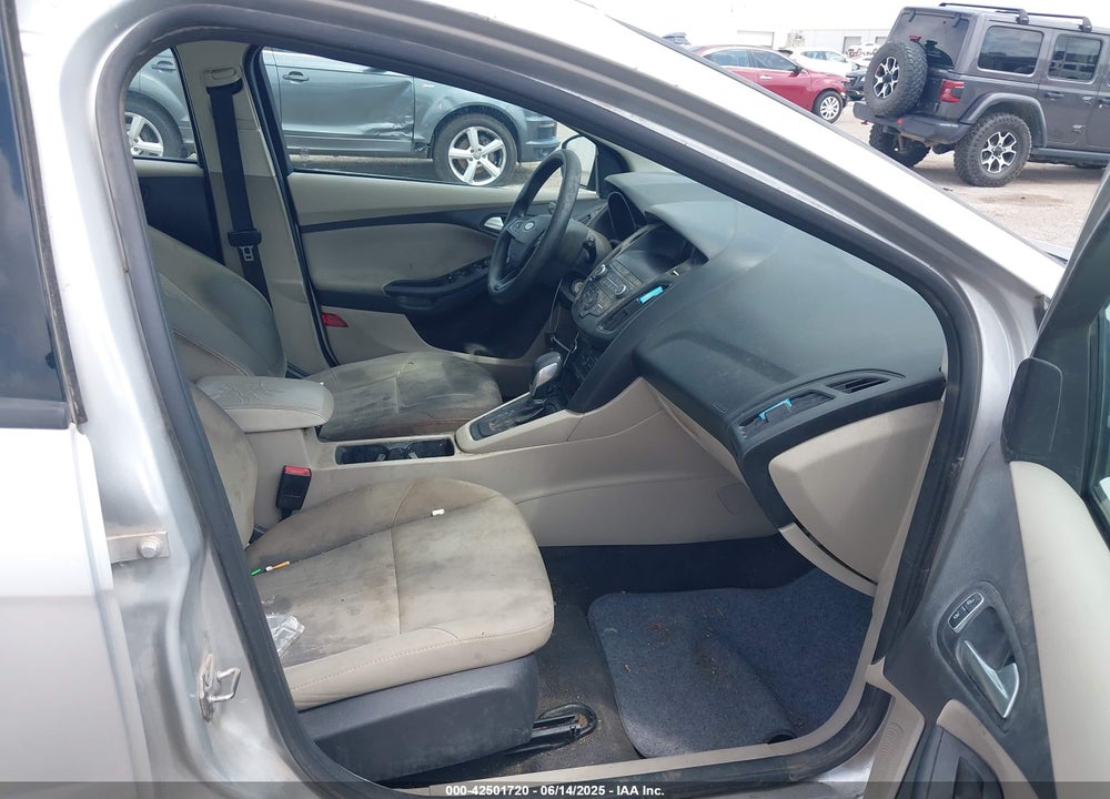 2018 FORD FOCUS SE VIN: 1FADP3K21JL279932