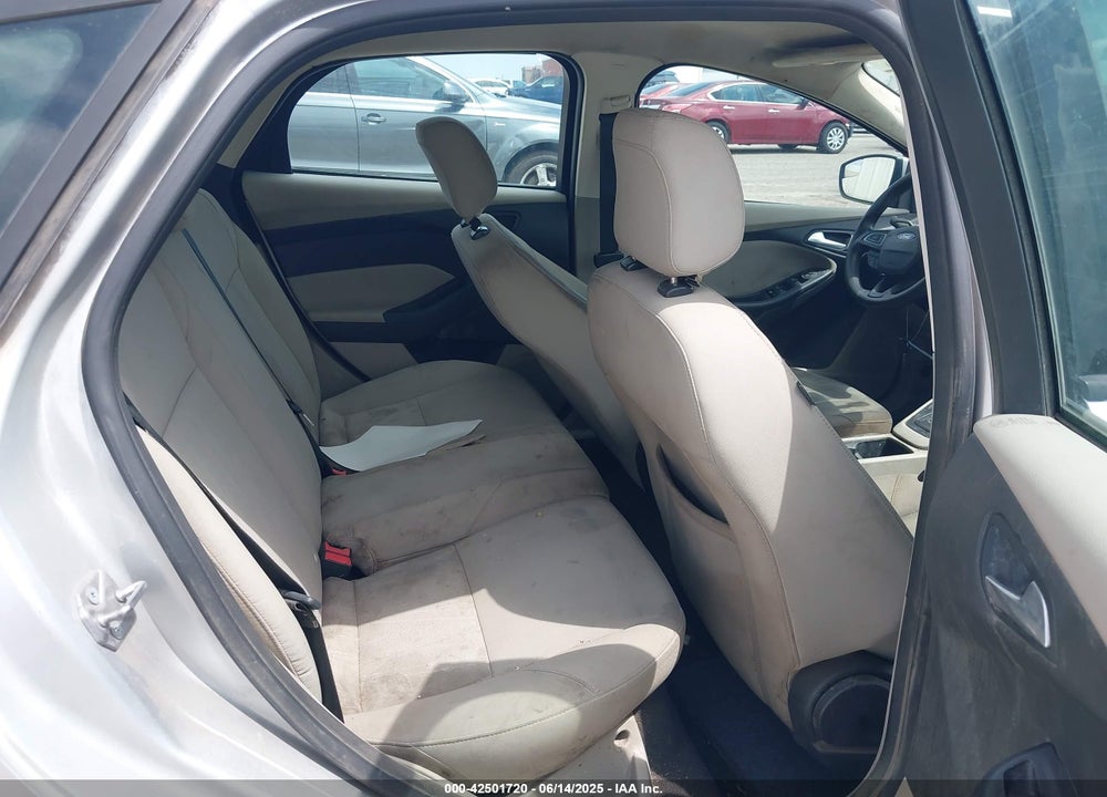 2018 FORD FOCUS SE VIN: 1FADP3K21JL279932