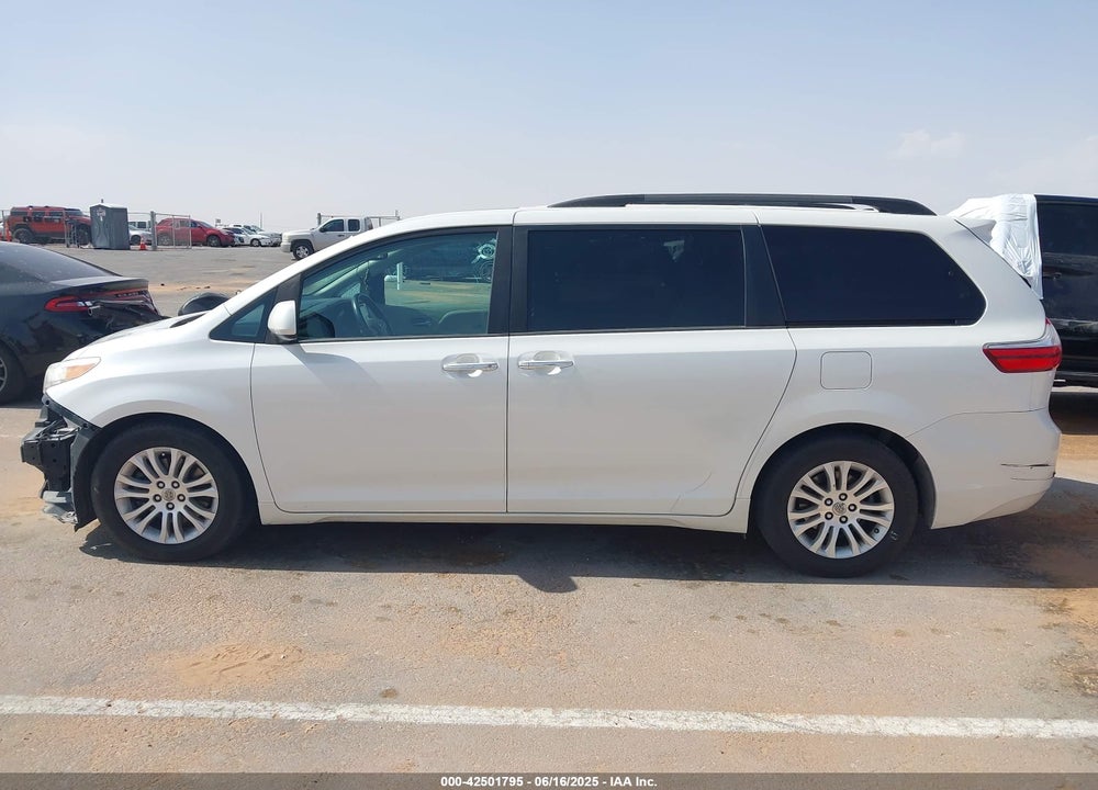 2015 TOYOTA SIENNA XLE PREMIUM 8 PASSENGER VIN: 5TDYK3DC2FS682520