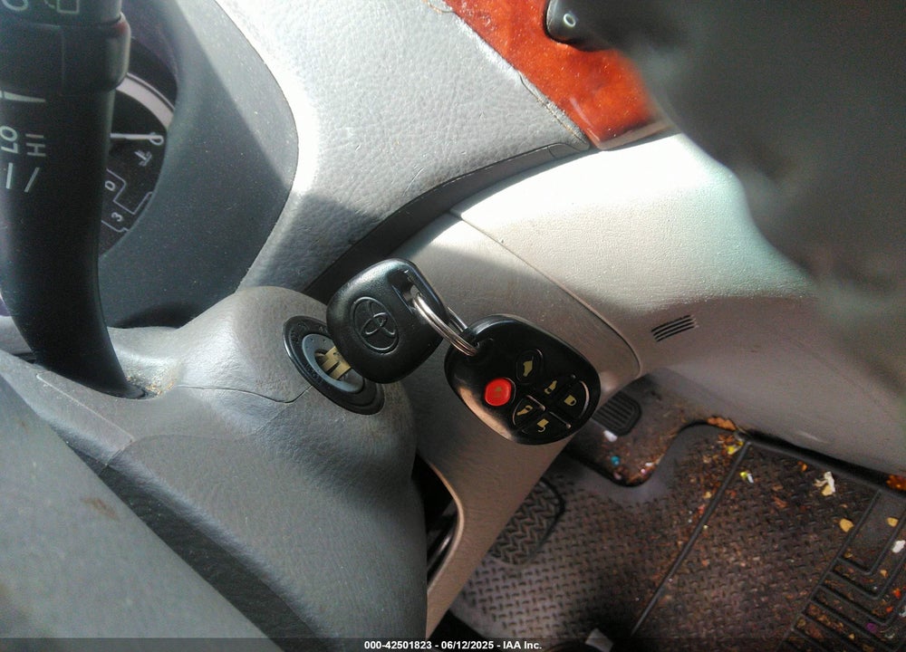 2004 TOYOTA SIENNA XLE VIN: 5TDZA22C94S093921