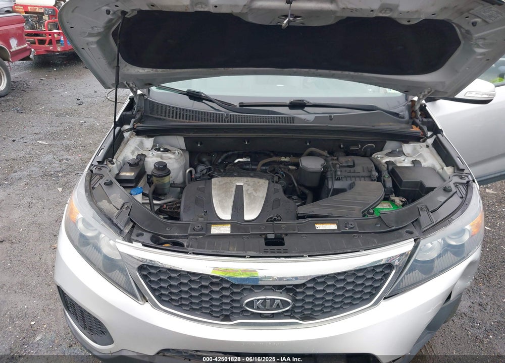 2011 KIA SORENTO VIN: 5XYKTDA22BG061127