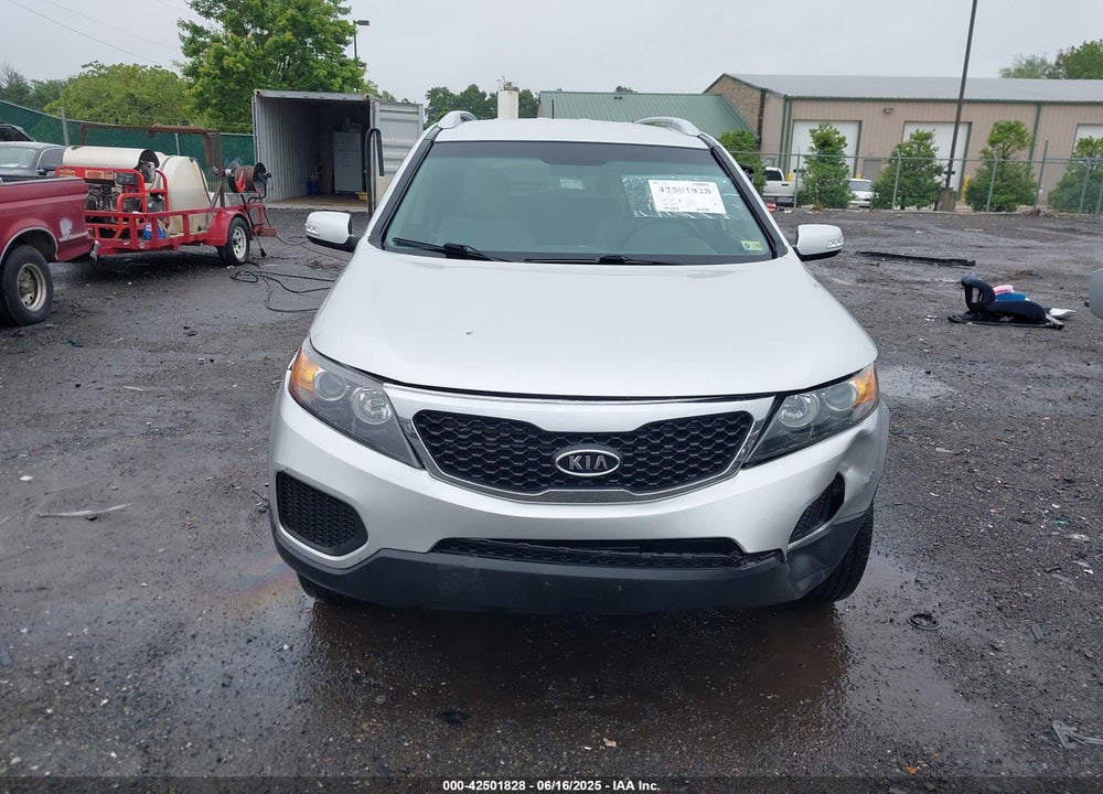2011 KIA SORENTO VIN: 5XYKTDA22BG061127