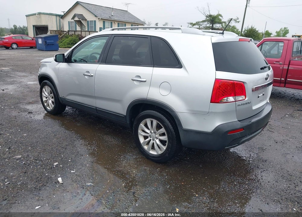 2011 KIA SORENTO VIN: 5XYKTDA22BG061127