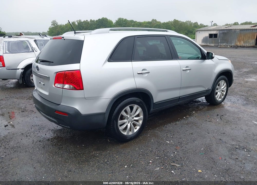 2011 KIA SORENTO VIN: 5XYKTDA22BG061127