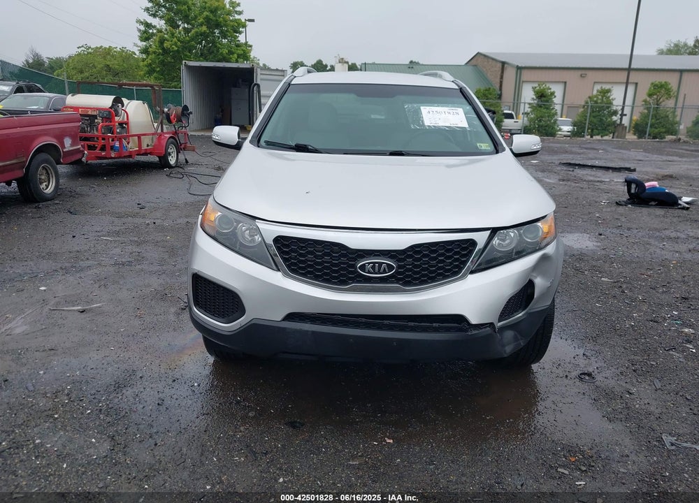 2011 KIA SORENTO VIN: 5XYKTDA22BG061127