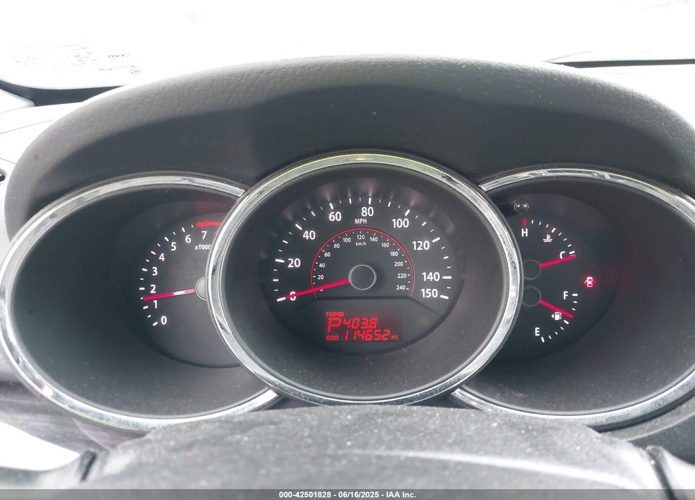 2011 KIA SORENTO VIN: 5XYKTDA22BG061127
