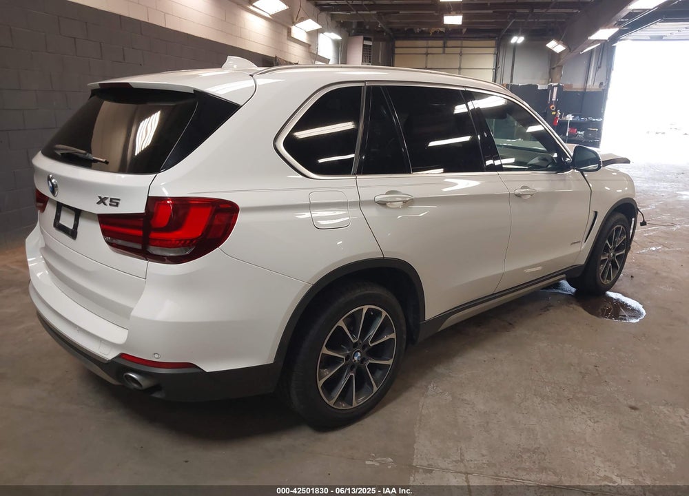 2017 BMW X5 VIN: 5UXKR2C3XH0X03647