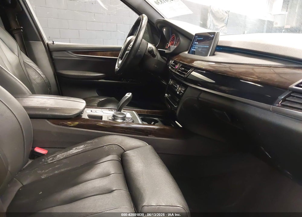 2017 BMW X5 VIN: 5UXKR2C3XH0X03647