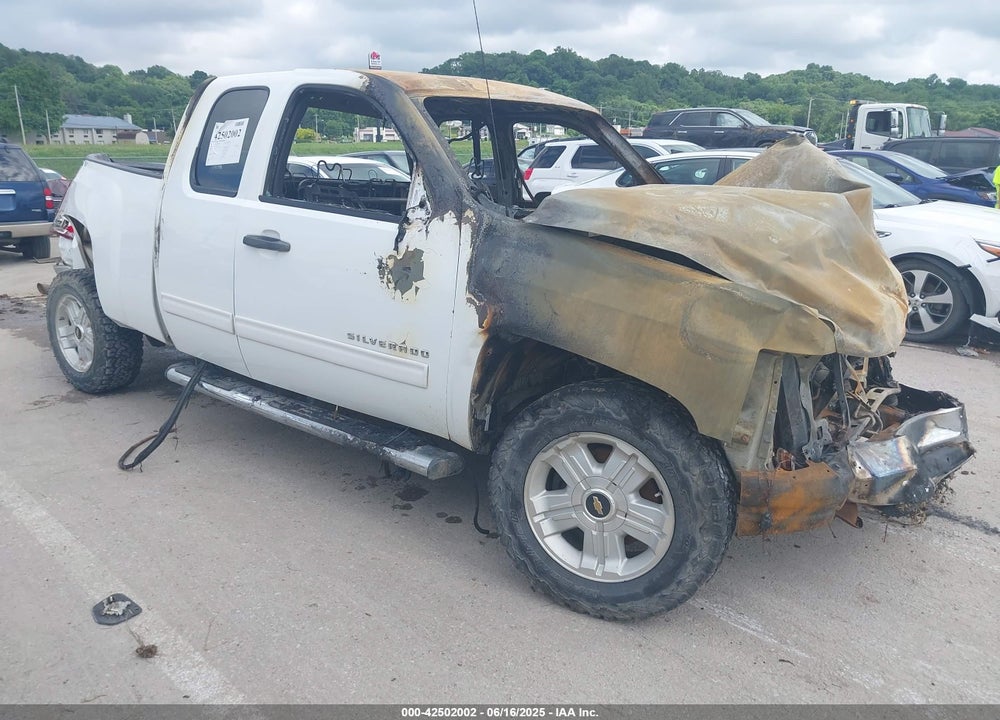 2011 CHEVROLET SILVERADO 1500 LT VIN: 1GCRKSE3XBZ182272