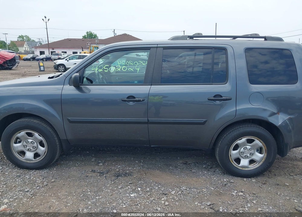2011 HONDA PILOT LX VIN: 5FNYF4H28BB055962