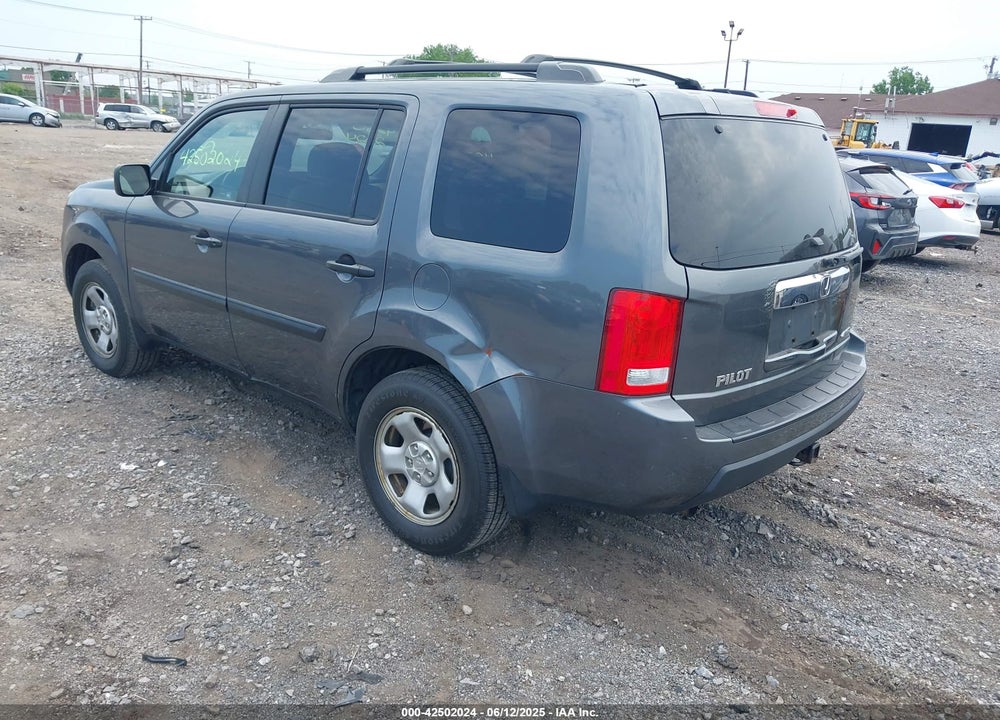 2011 HONDA PILOT LX VIN: 5FNYF4H28BB055962