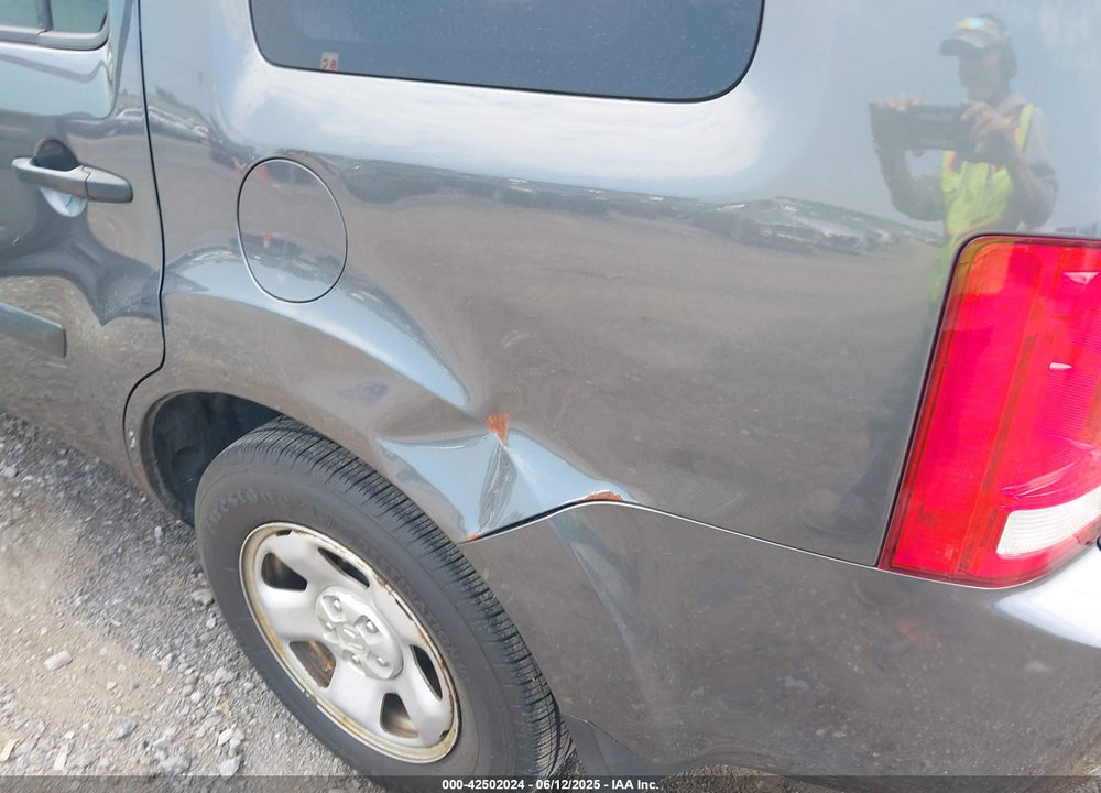 2011 HONDA PILOT LX VIN: 5FNYF4H28BB055962