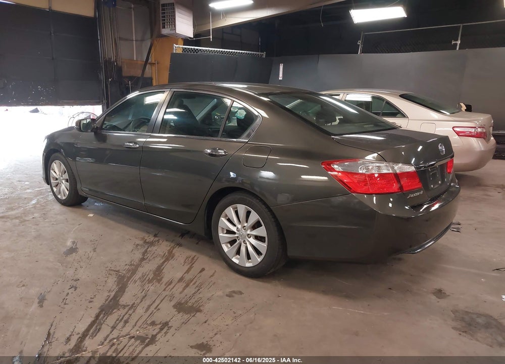 2013 HONDA ACCORD VIN: 1HGCR2F77DA255037