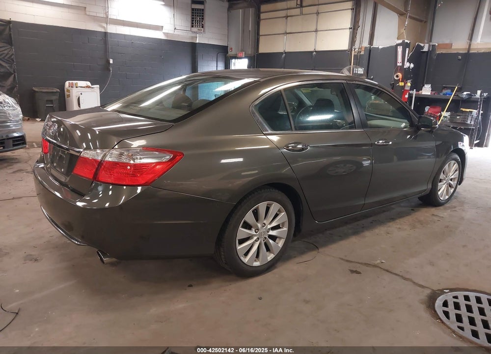 2013 HONDA ACCORD VIN: 1HGCR2F77DA255037