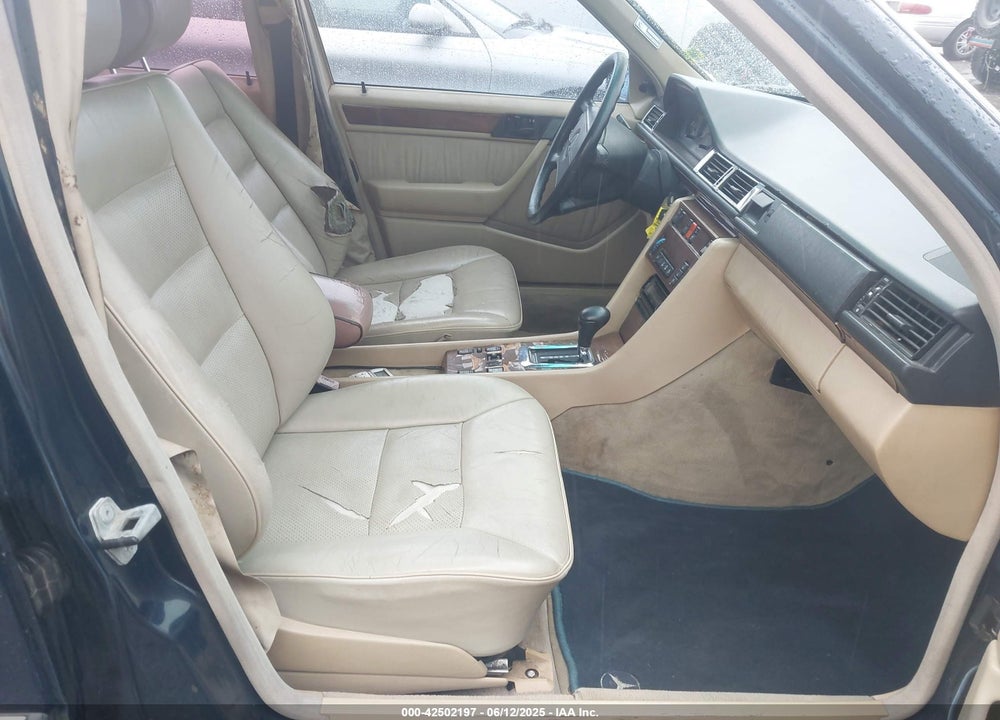 1990 MERCEDES-BENZ 300 E VIN: WDBEA30D5LB186360