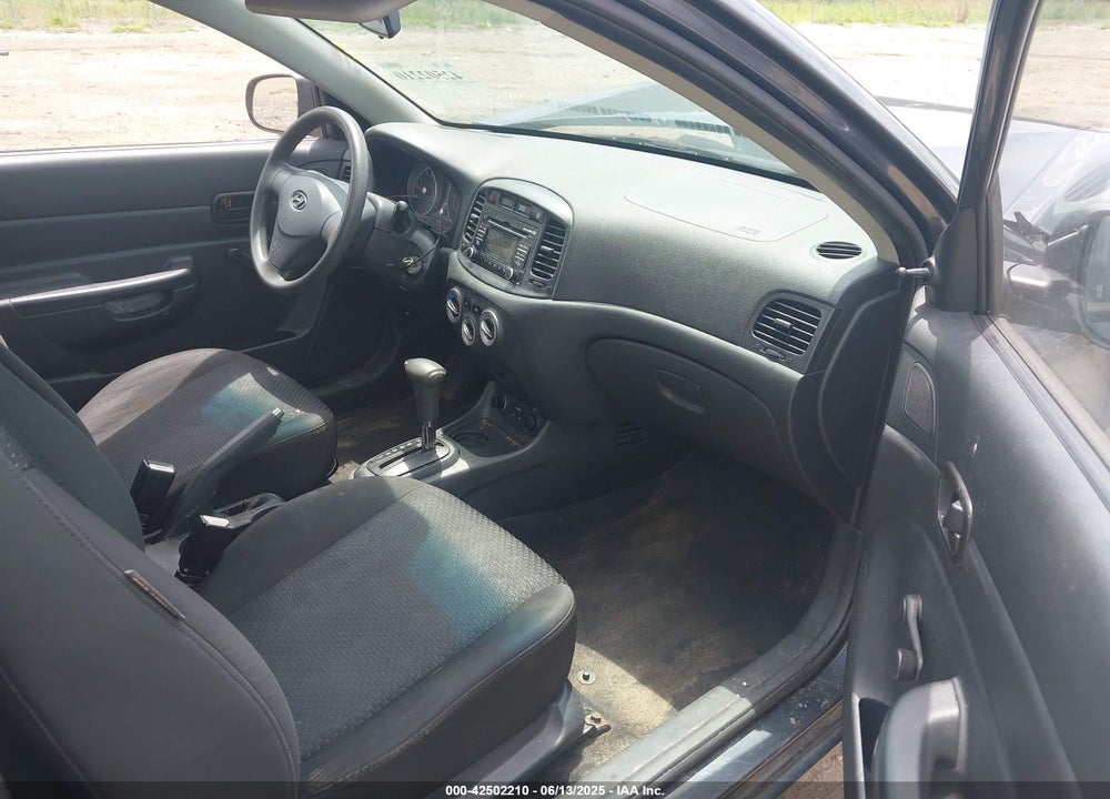 2011 HYUNDAI ACCENT VIN: KMHCM3AC2BU196123