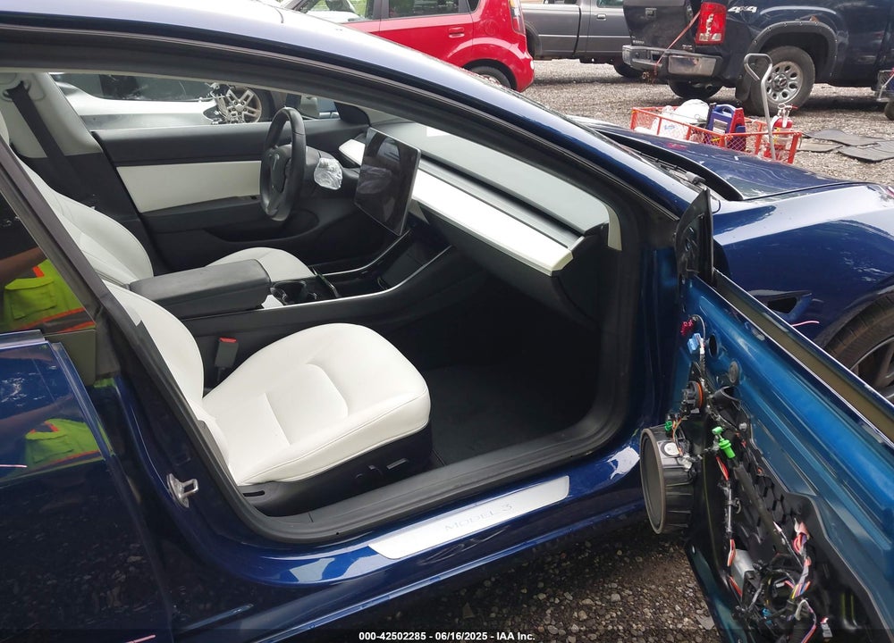 2019 TESLA MODEL 3 VIN: 5YJ3E1EA6KF323690