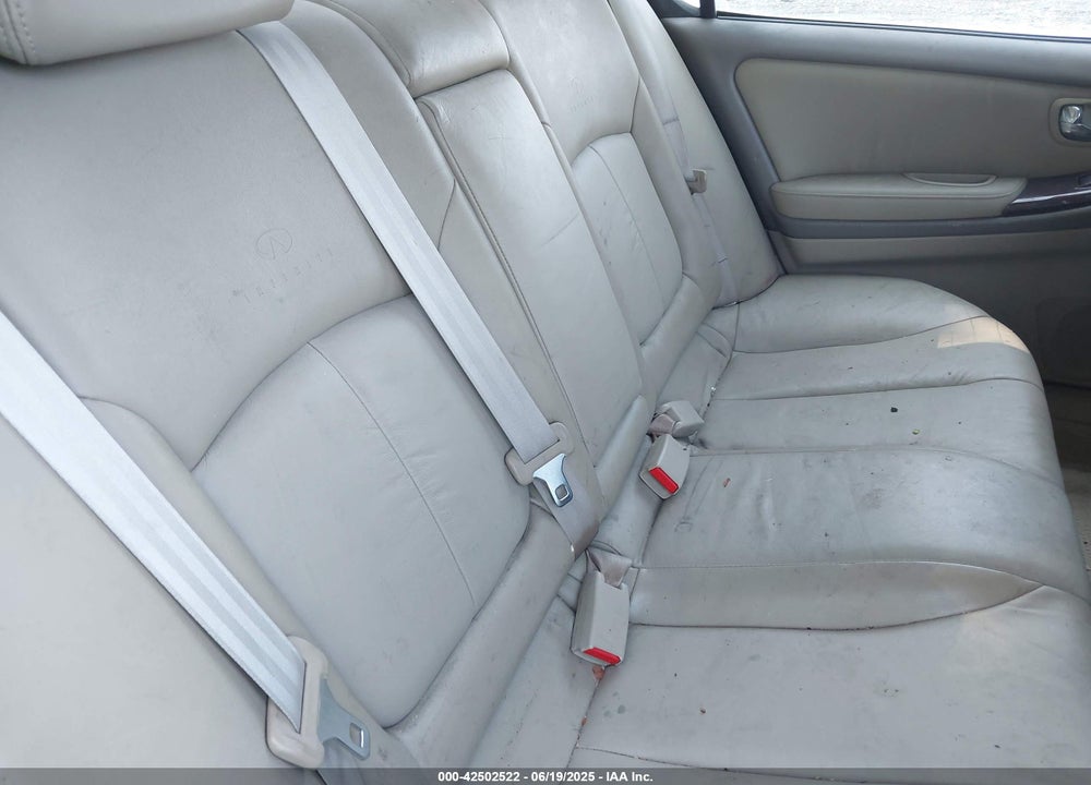 2001 INFINITI I30 LUXURY VIN: JNKCA31A51T039054