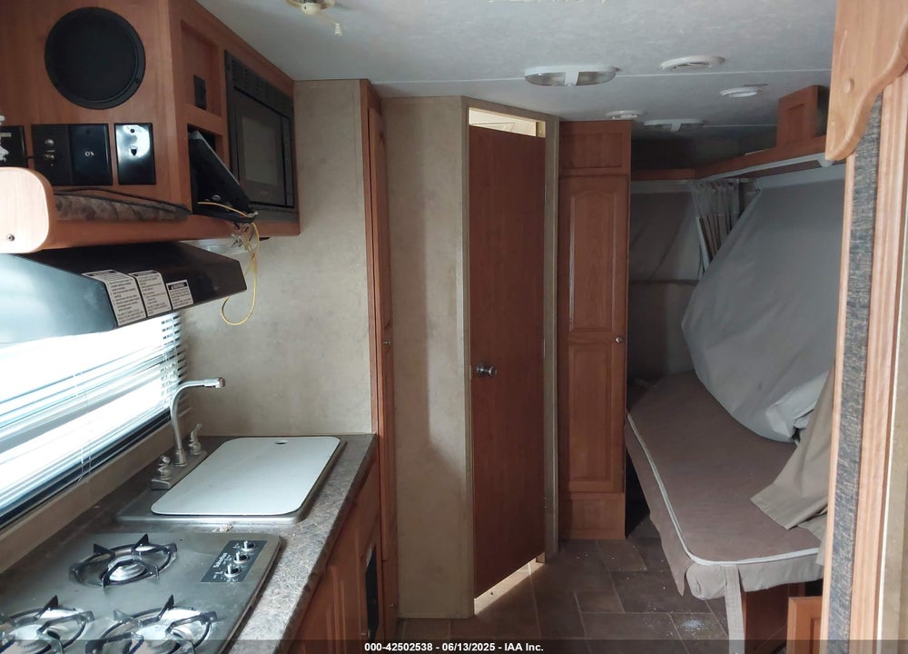 2011 FOREST RIVER FLAGSTAFF SHAMROCK 233 TRAVEL TRAILER VIN: 4X4TFLY22BD109424