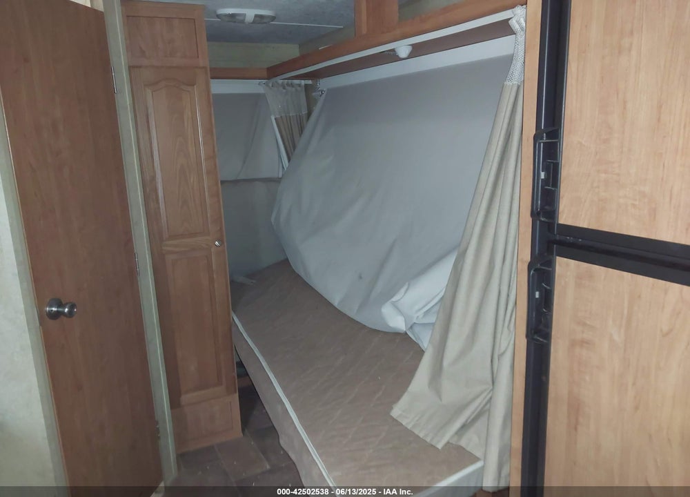 2011 FOREST RIVER FLAGSTAFF SHAMROCK 233 TRAVEL TRAILER VIN: 4X4TFLY22BD109424