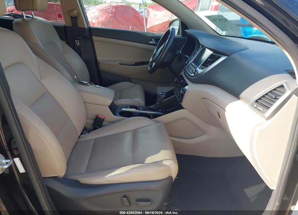 2017 HYUNDAI TUCSON SE PLUS VIN: KM8J33A43HU363178