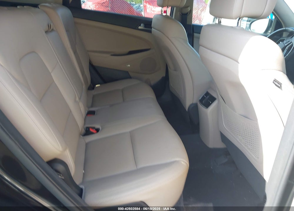 2017 HYUNDAI TUCSON SE PLUS VIN: KM8J33A43HU363178