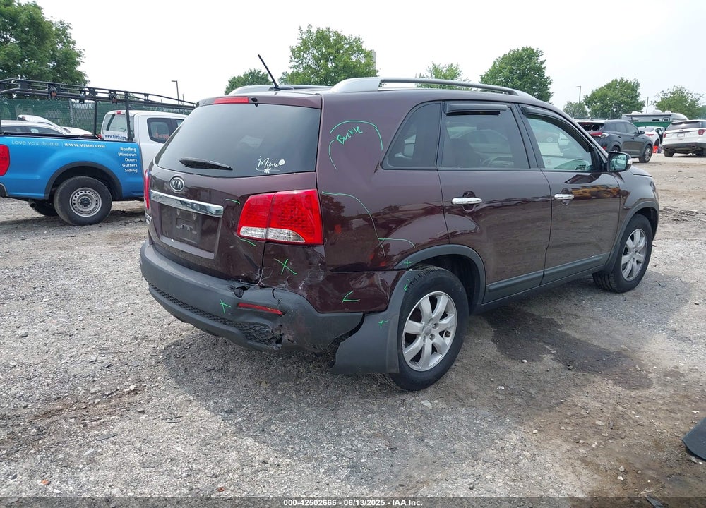 2013 KIA SORENTO VIN: 5XYKT4A27DG354847