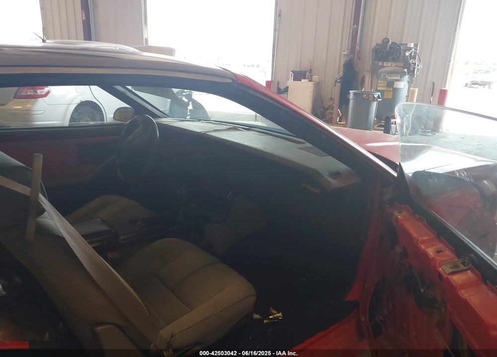 1992 CHEVROLET CAMARO RS VIN: 1G1FP23E7NL135628