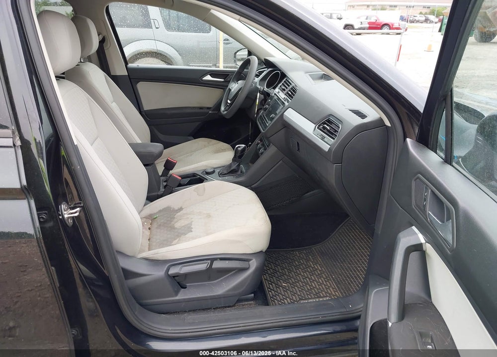 2020 VOLKSWAGEN TIGUAN VIN: 3VV0B7AX0LM161210