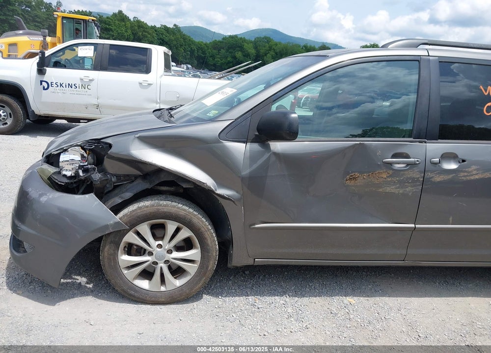 2004 TOYOTA SIENNA LE VIN: 5TDZA23C74S123058