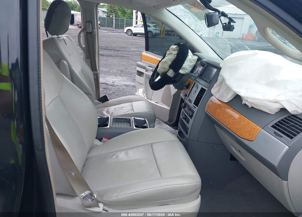 2008 CHRYSLER TOWN & COUNTRY LIMITED VIN: 2A8HR64X08R718922
