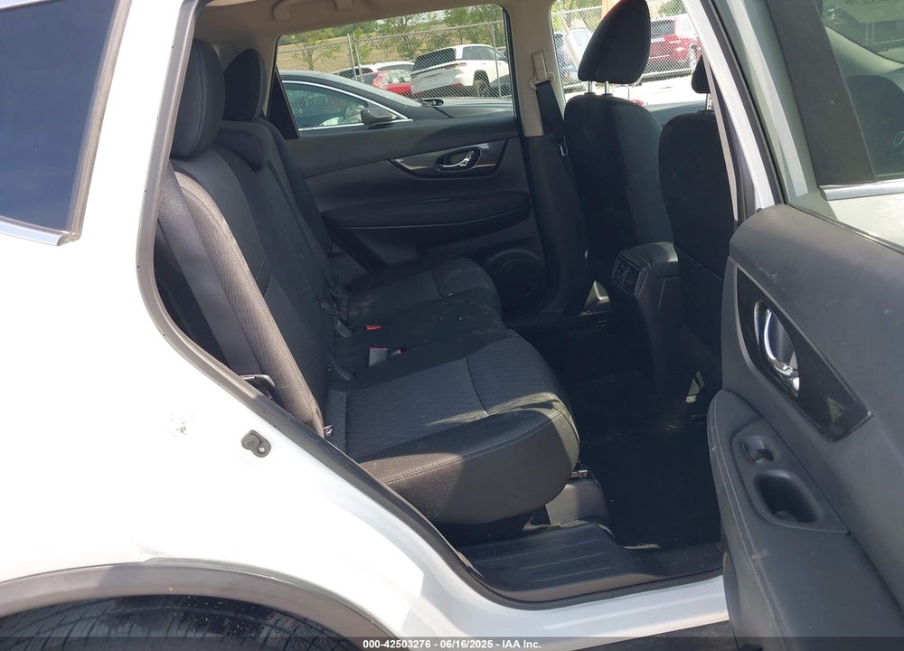 2018 NISSAN ROGUE VIN: KNMAT2MVXJP542423