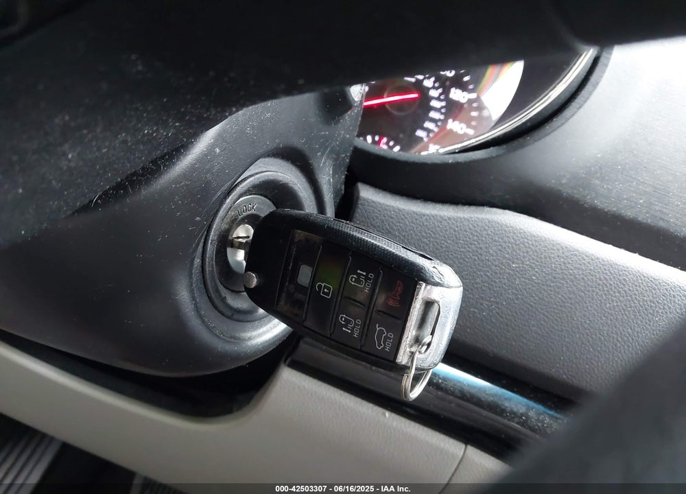 2016 KIA SEDONA LX VIN: KNDMB5C11G6198382