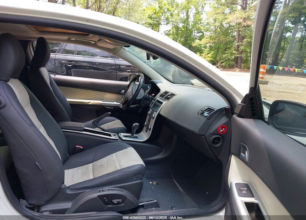 2011 VOLVO C30 VIN: YV1672MK3B2212034