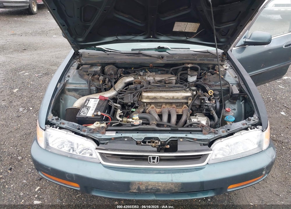 1997 HONDA ACCORD LX VIN: 1HGCD5637VA136418