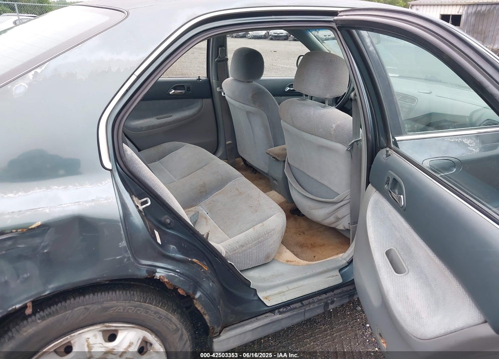 1997 HONDA ACCORD LX VIN: 1HGCD5637VA136418
