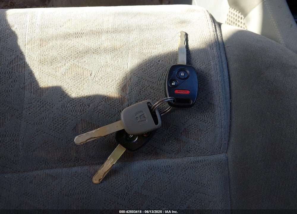 2005 HONDA PILOT VIN: 2HKYF18125H550721