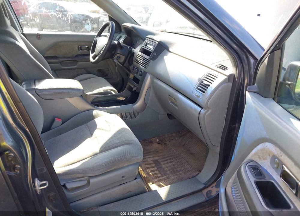 2005 HONDA PILOT VIN: 2HKYF18125H550721