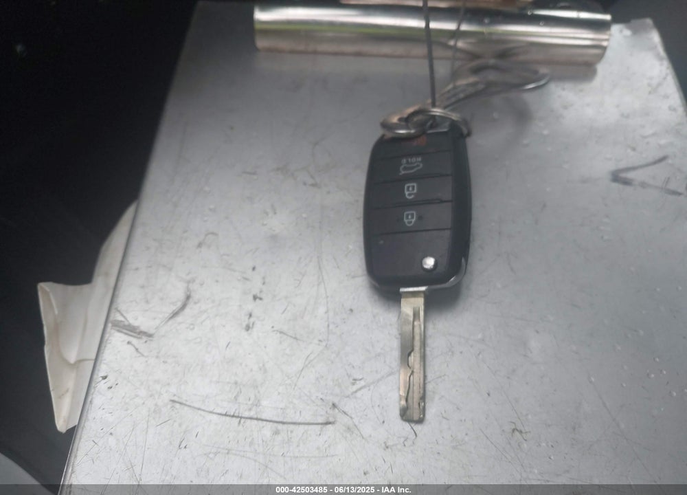 2019 KIA SORENTO 3.3L LX VIN: 5XYPGDA55KG570584