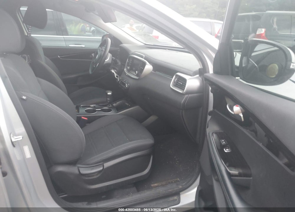 2019 KIA SORENTO 3.3L LX VIN: 5XYPGDA55KG570584