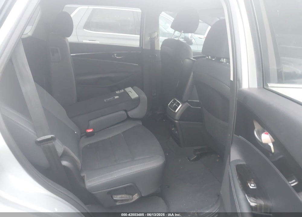 2019 KIA SORENTO 3.3L LX VIN: 5XYPGDA55KG570584