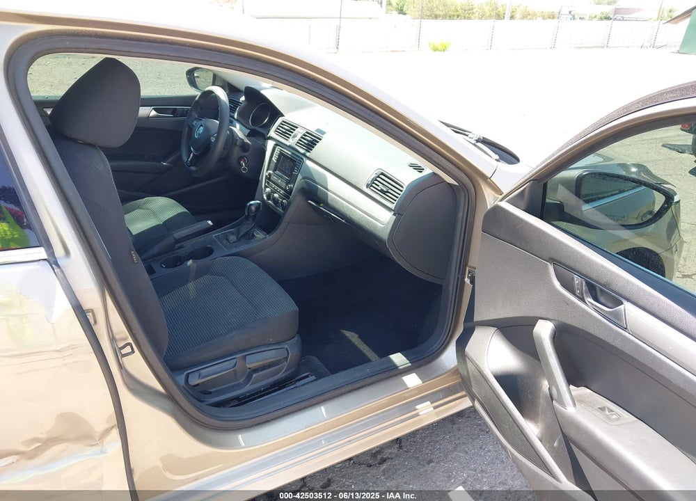 2016 VOLKSWAGEN PASSAT VIN: 1VWAT7A31GC048948