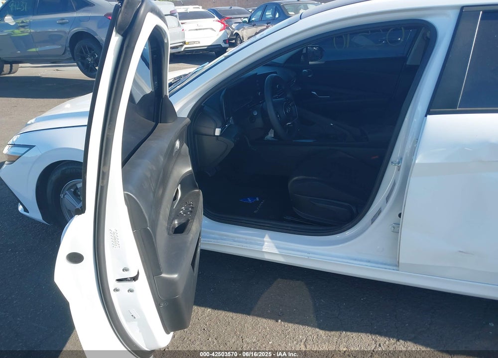 2024 HYUNDAI ELANTRA VIN: KMHLL4DG8RU816118