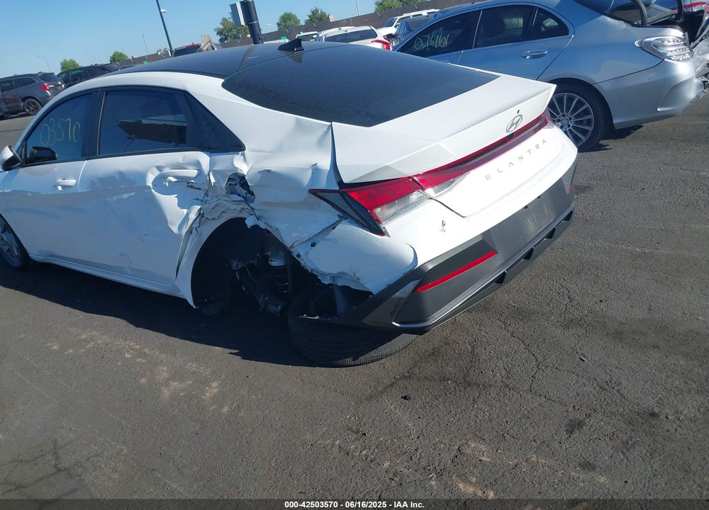 2024 HYUNDAI ELANTRA VIN: KMHLL4DG8RU816118