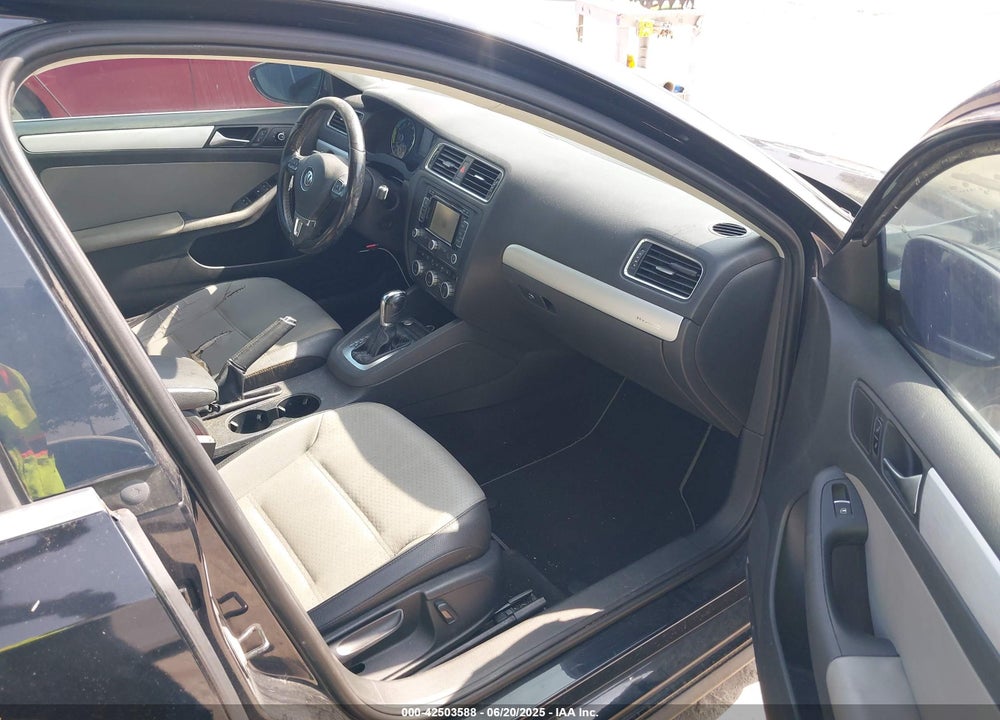 2013 VOLKSWAGEN JETTA HYBRID SEL VIN: 3VW637AJXDM226189