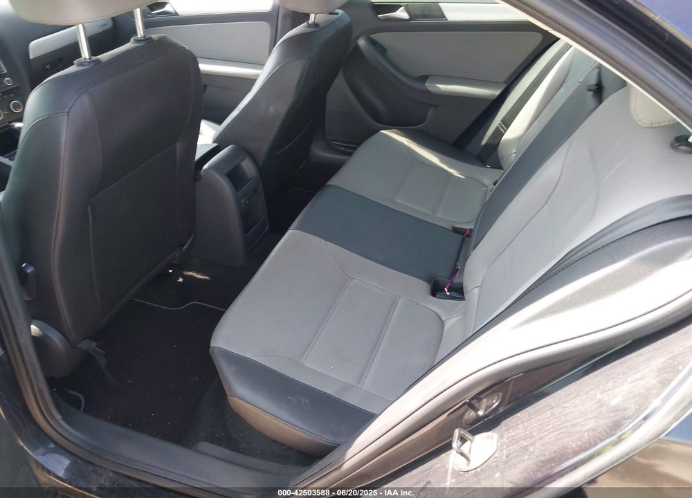 2013 VOLKSWAGEN JETTA HYBRID SEL VIN: 3VW637AJXDM226189