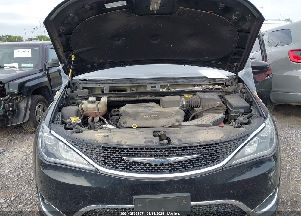2017 CHRYSLER PACIFICA TOURING L VIN: 2C4RC1BG4HR763669