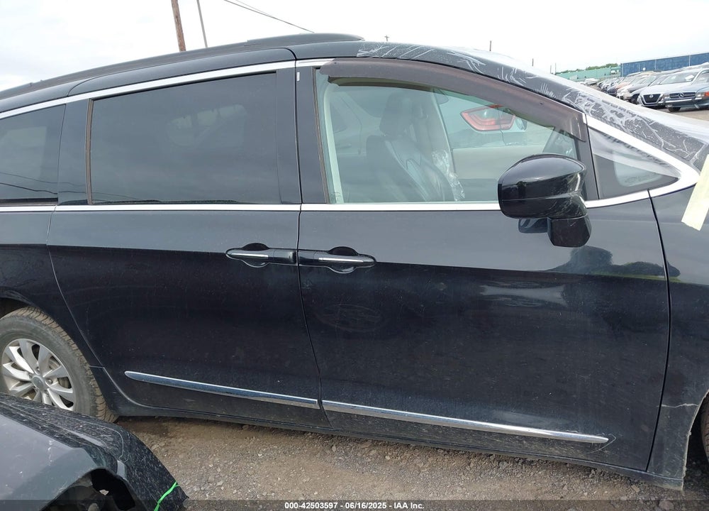 2017 CHRYSLER PACIFICA TOURING L VIN: 2C4RC1BG4HR763669